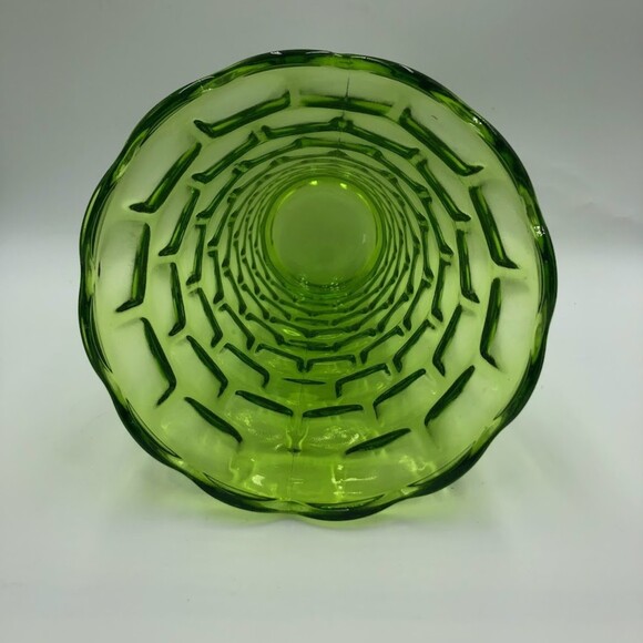 Vintage Green Glass Textured Scalloped Edge Flower Floral Tabletop Vase - Picture 6 of 12